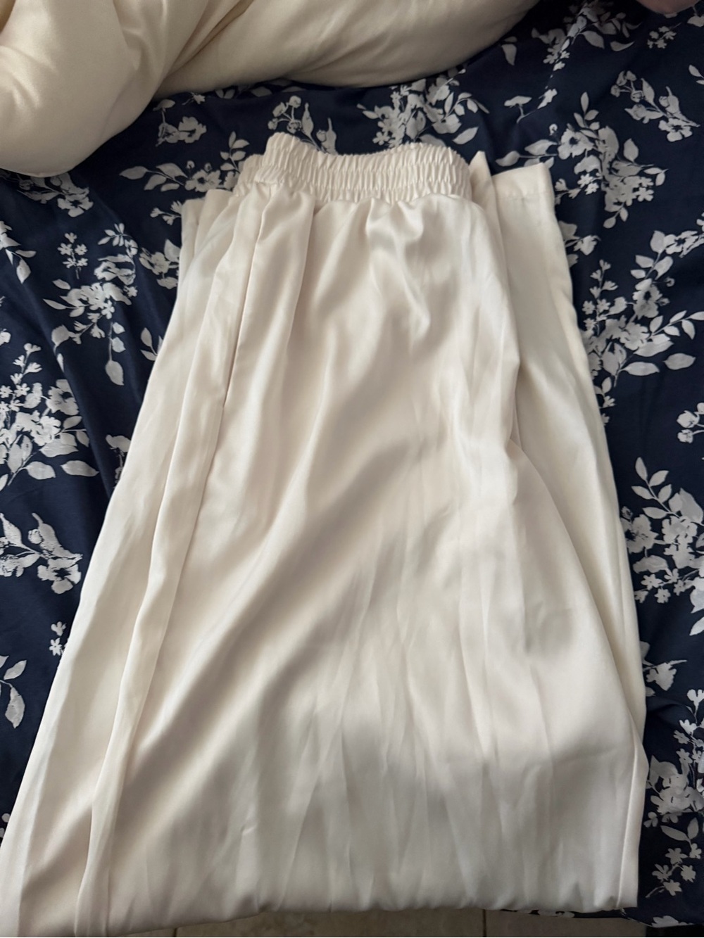 Forever 21 Cream Elastic Waist Maxi Skirt